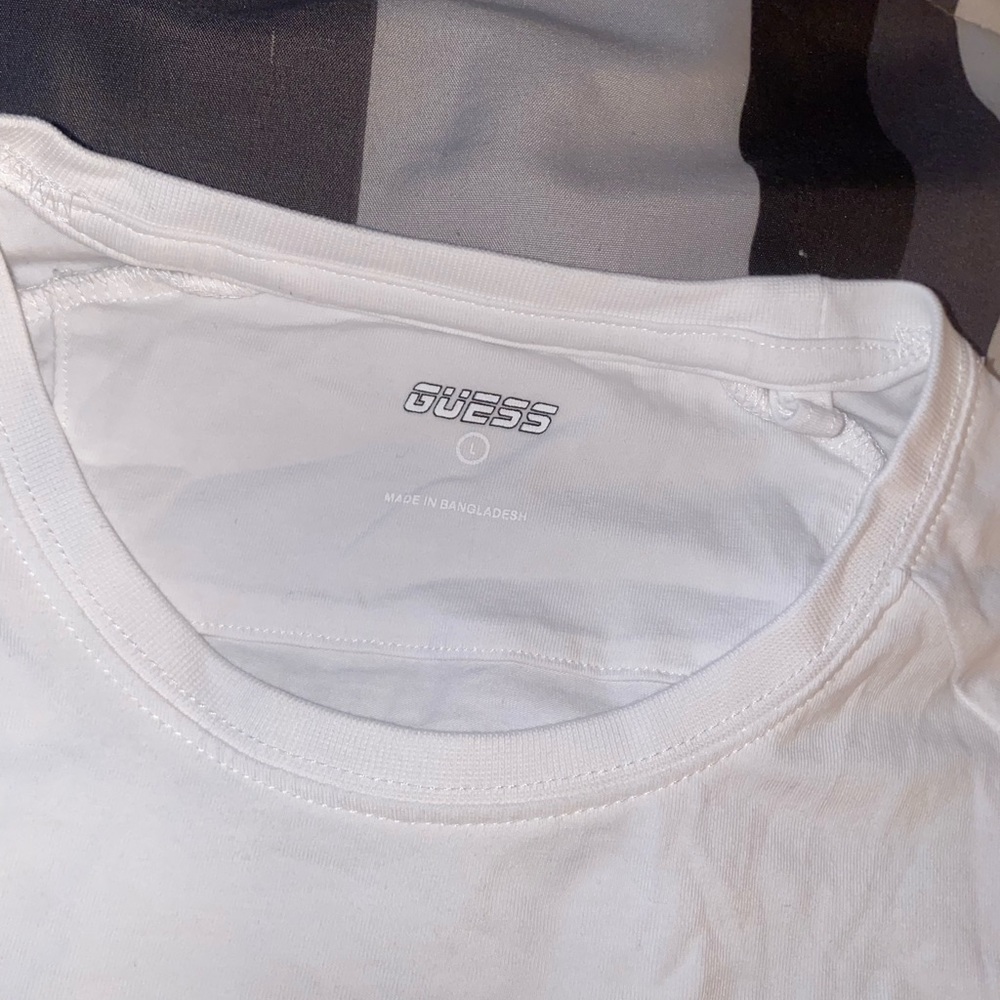 Guess Performance T Shirt - Picture 3 of 4